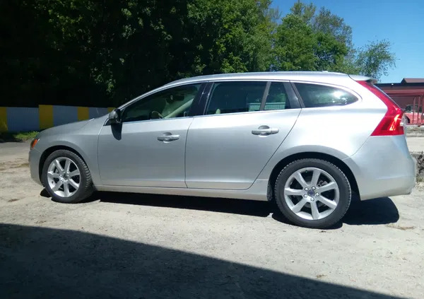 podkarpackie Volvo V60 cena 68000 przebieg: 131000, rok produkcji 2016 z Przeworsk